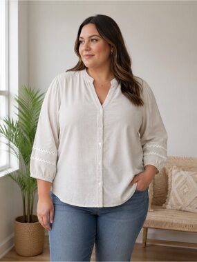 Unique Spectrum Cream Button-Front Blouse with Lace-Sleeve Detail